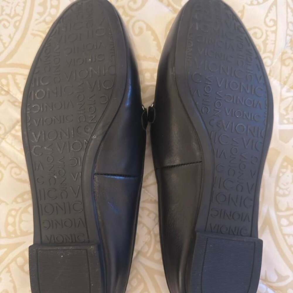 Vionic Black Leather Loafers Size 8 Silver Buckle - Picture 4 of 4